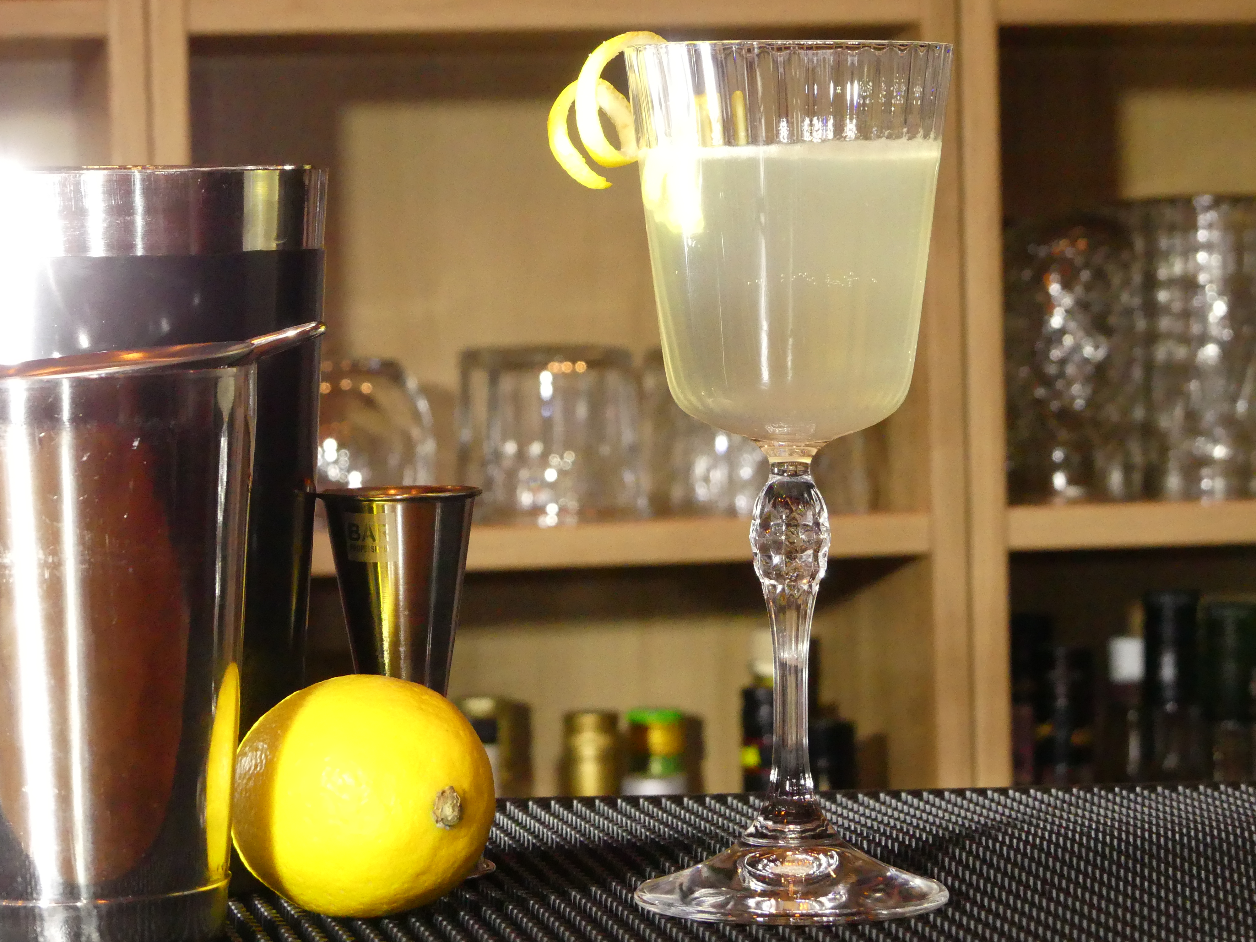 french 75 cocktail - cocktail bar huren